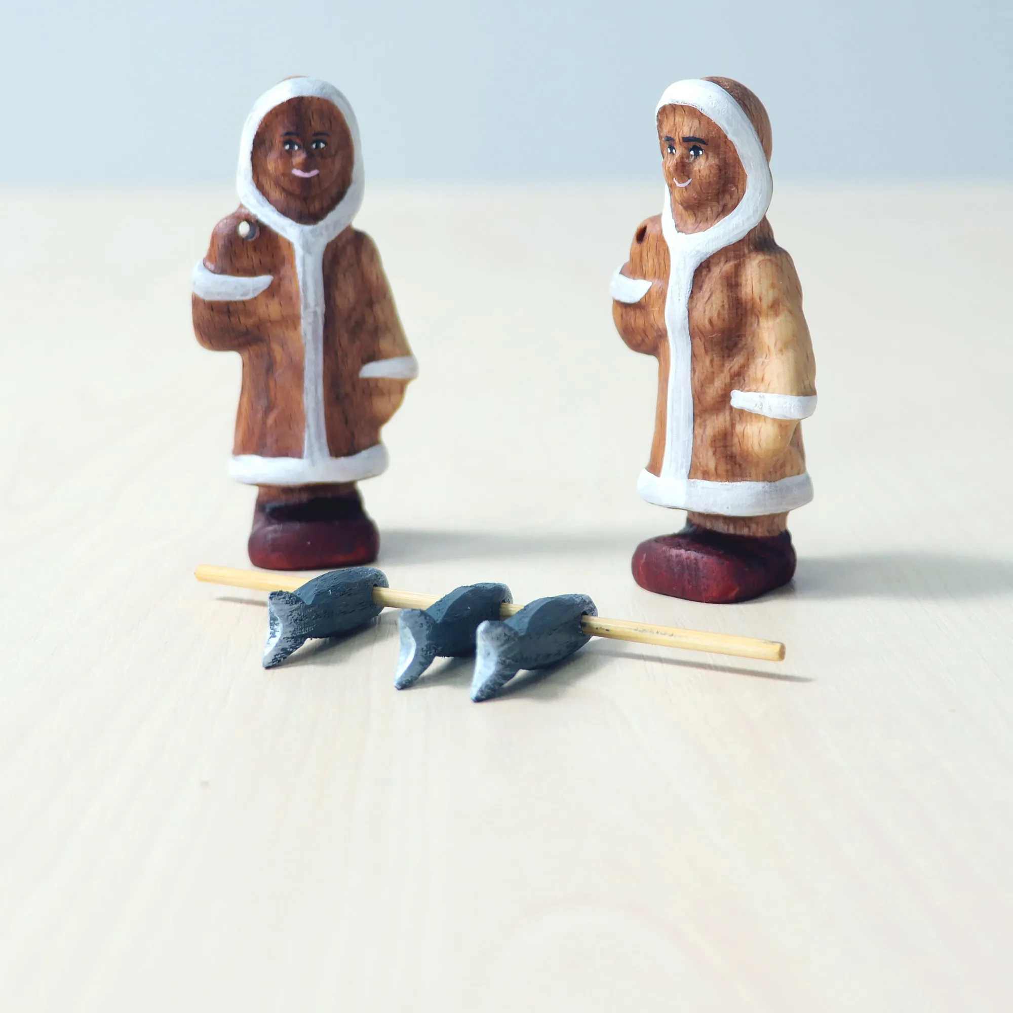 Wooden Eskimo Girls With Fish Set